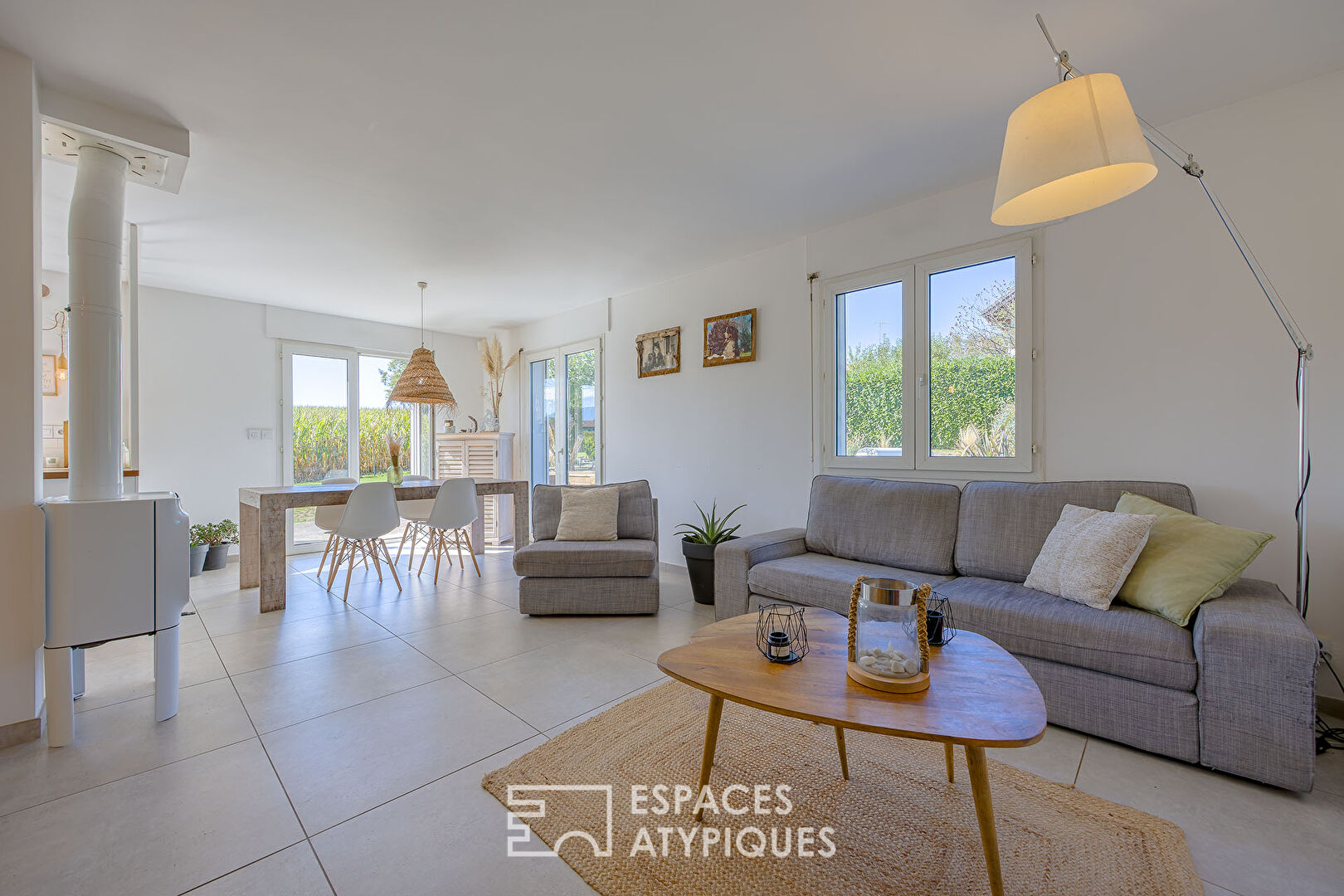 Charmante maison avec piscine et jardin paysager