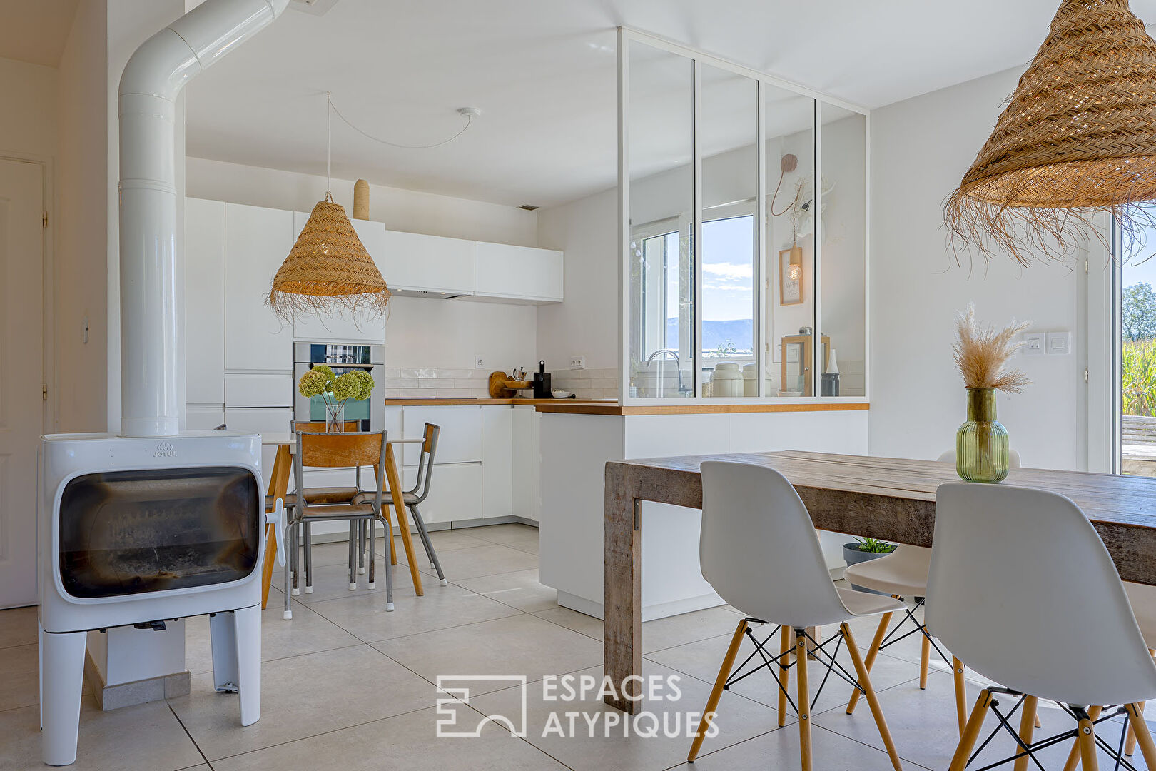 Charmante maison avec piscine et jardin paysager