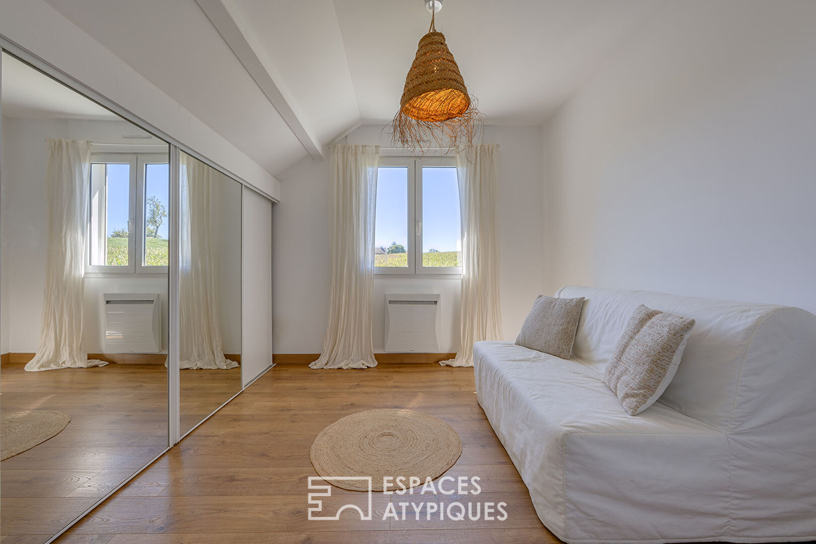 Charmante maison avec piscine et jardin paysager