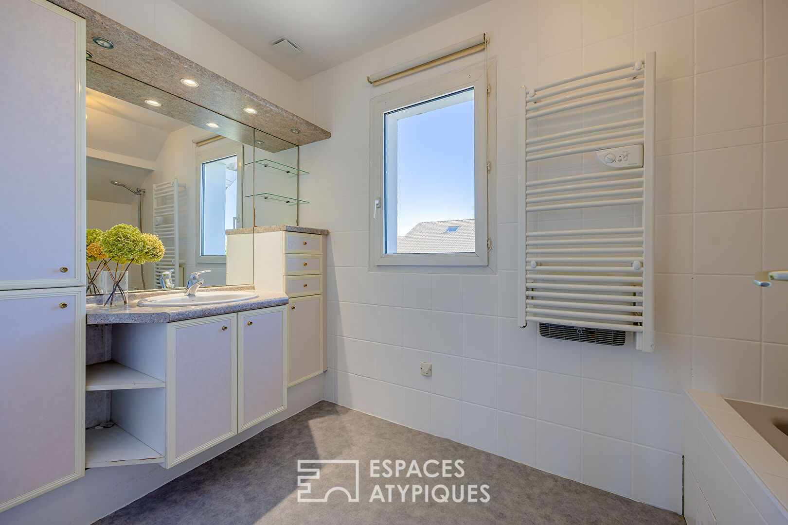 Charmante maison avec piscine et jardin paysager