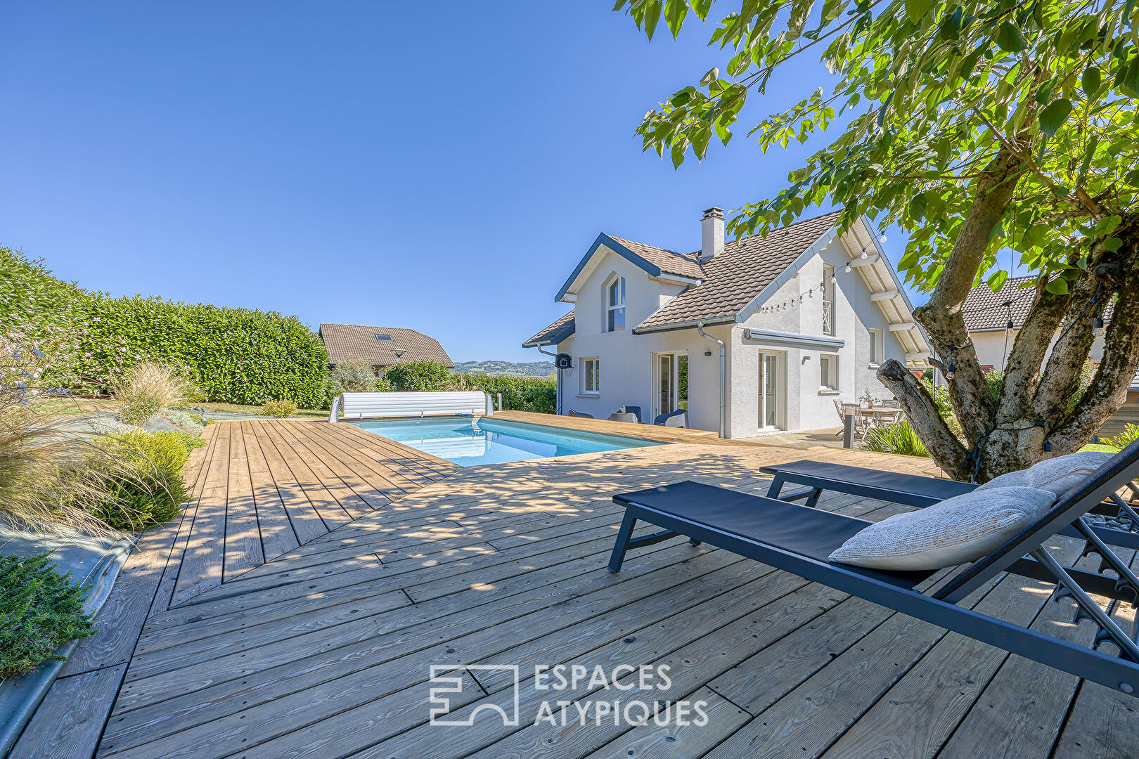 Charmante maison avec piscine et jardin paysager