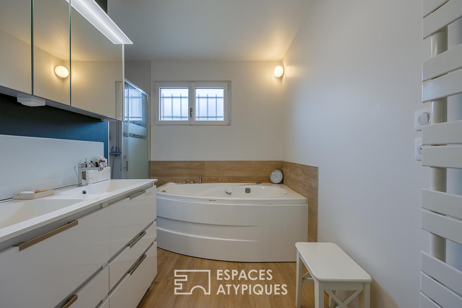 Maison familiale rénovée avec terrasse et jardin