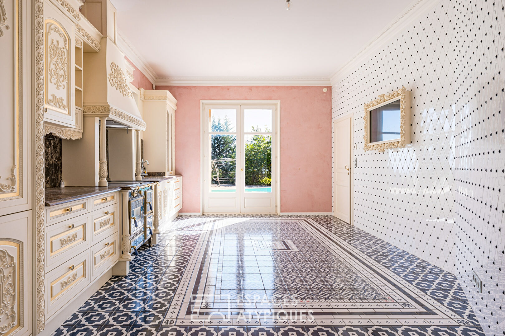 Exceptional estate with a unique character
