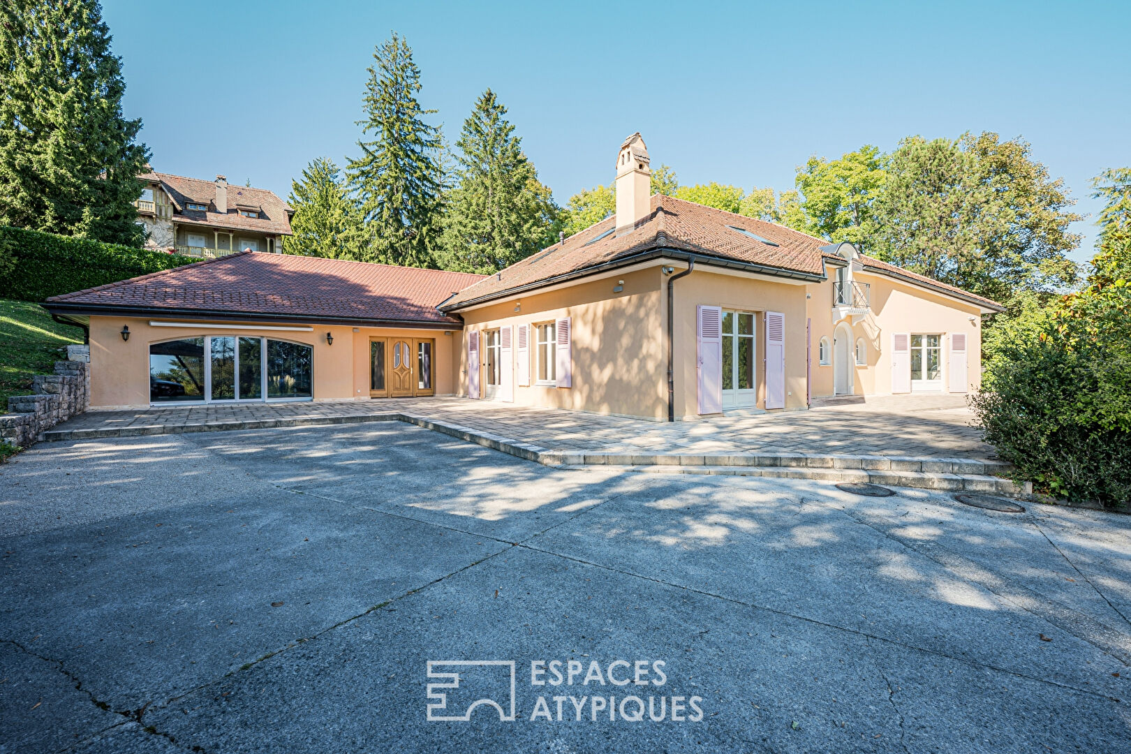 Exceptional estate with a unique character