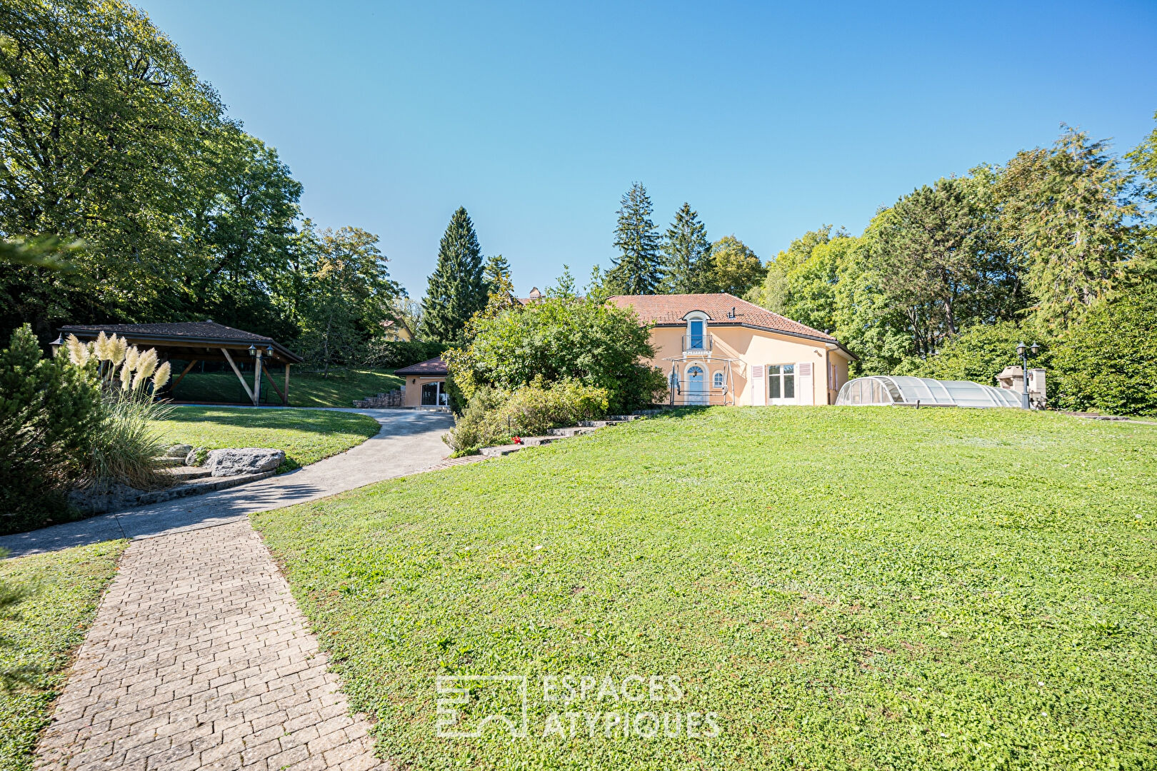 Exceptional estate with a unique character