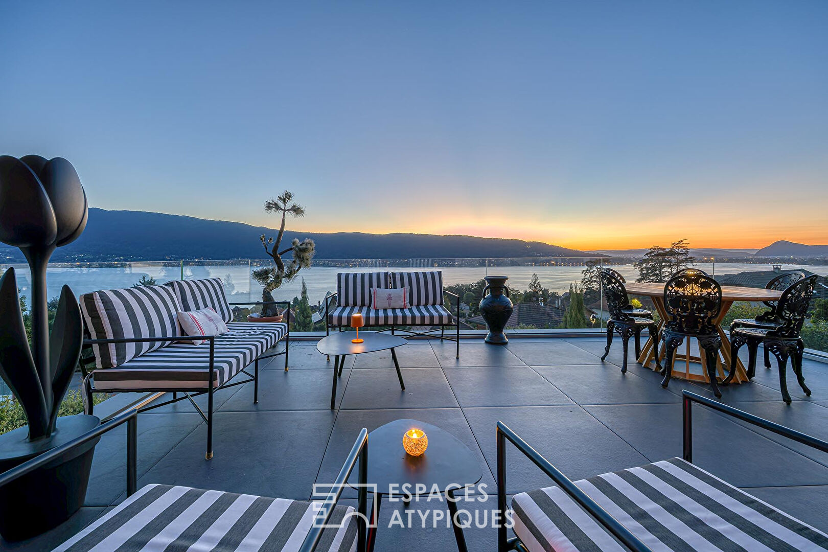 Architect-designed villa with swimming pool and exceptional lake view