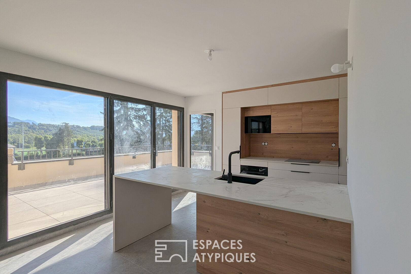Appartement contemporain avec vue