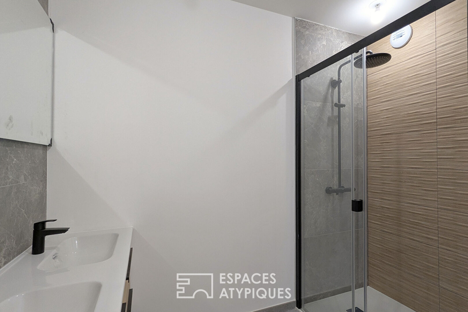 Appartement contemporain avec vue