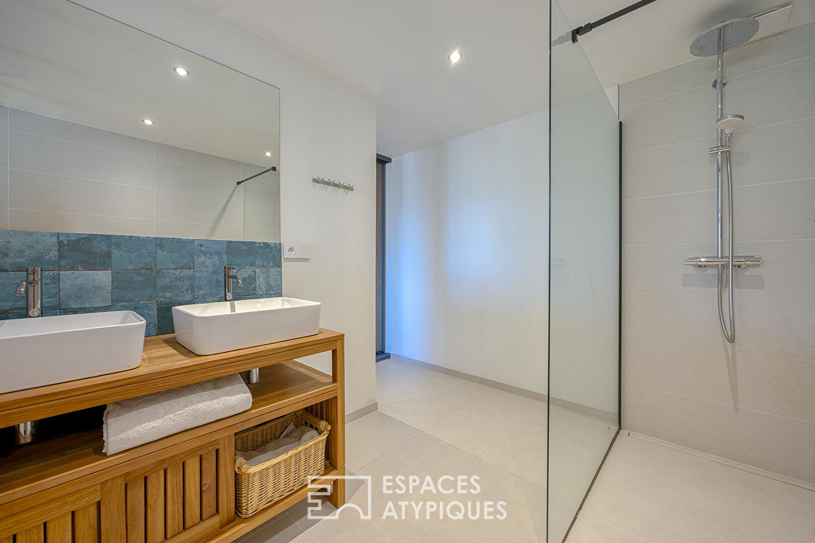 Charming duplex with lake view