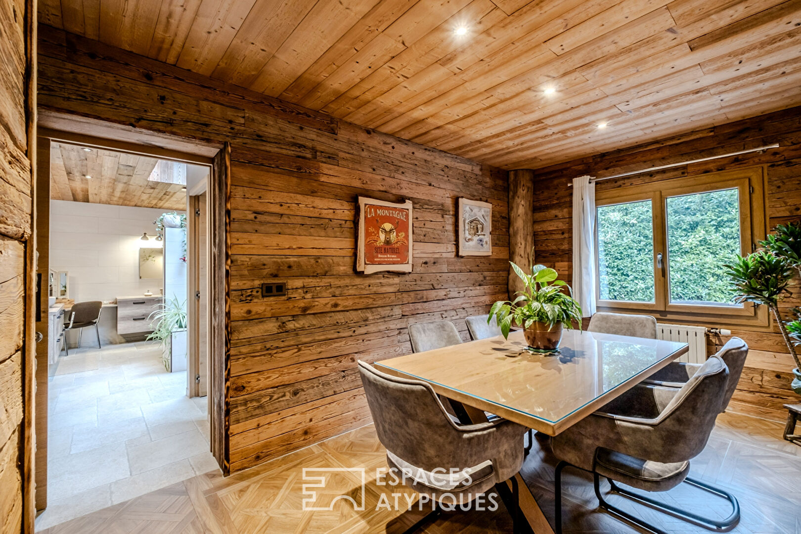 Chalet contemporain esprit « trappeur chic » et son parc boisé