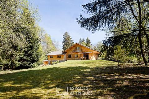 Elégant chalet et son écrin boisé aux portes de Genève