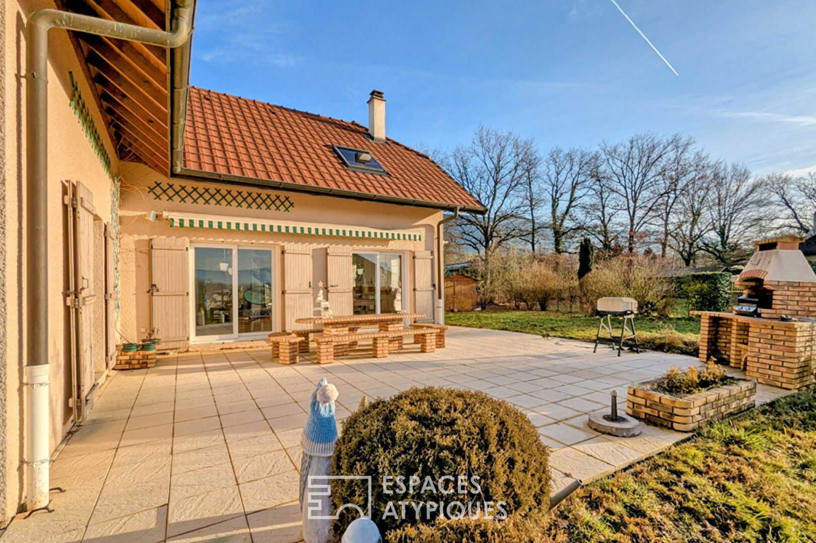 Maison familiale aux beaux volumes proche de la frontière