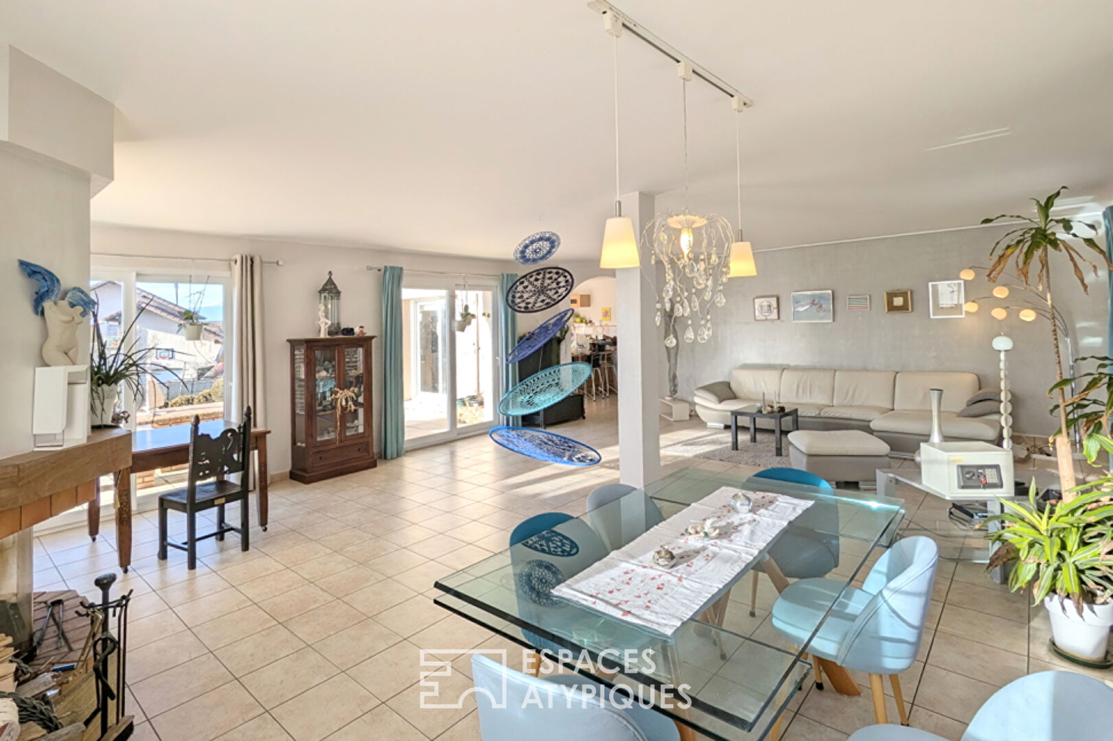 Maison familiale aux beaux volumes proche de la frontière