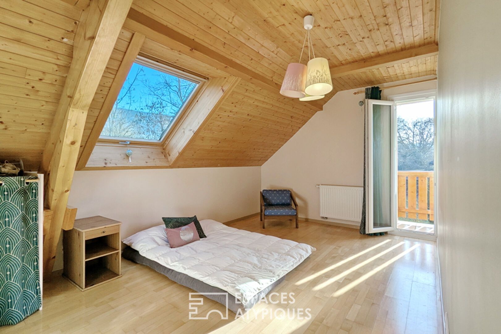 Maison familiale aux beaux volumes proche de la frontière