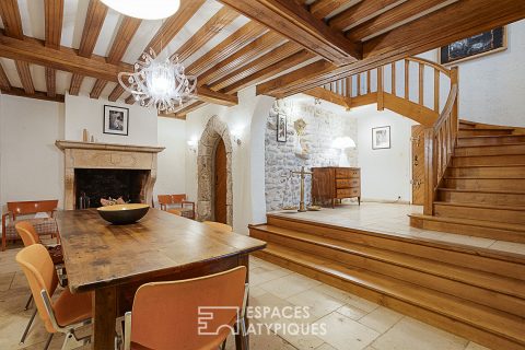 Ancienne demeure bénédictine du XIX siècle avec jardin et annexes