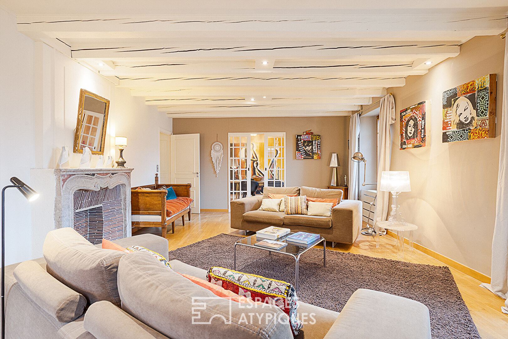 Ancienne demeure bénédictine du XIX siècle avec jardin et annexes