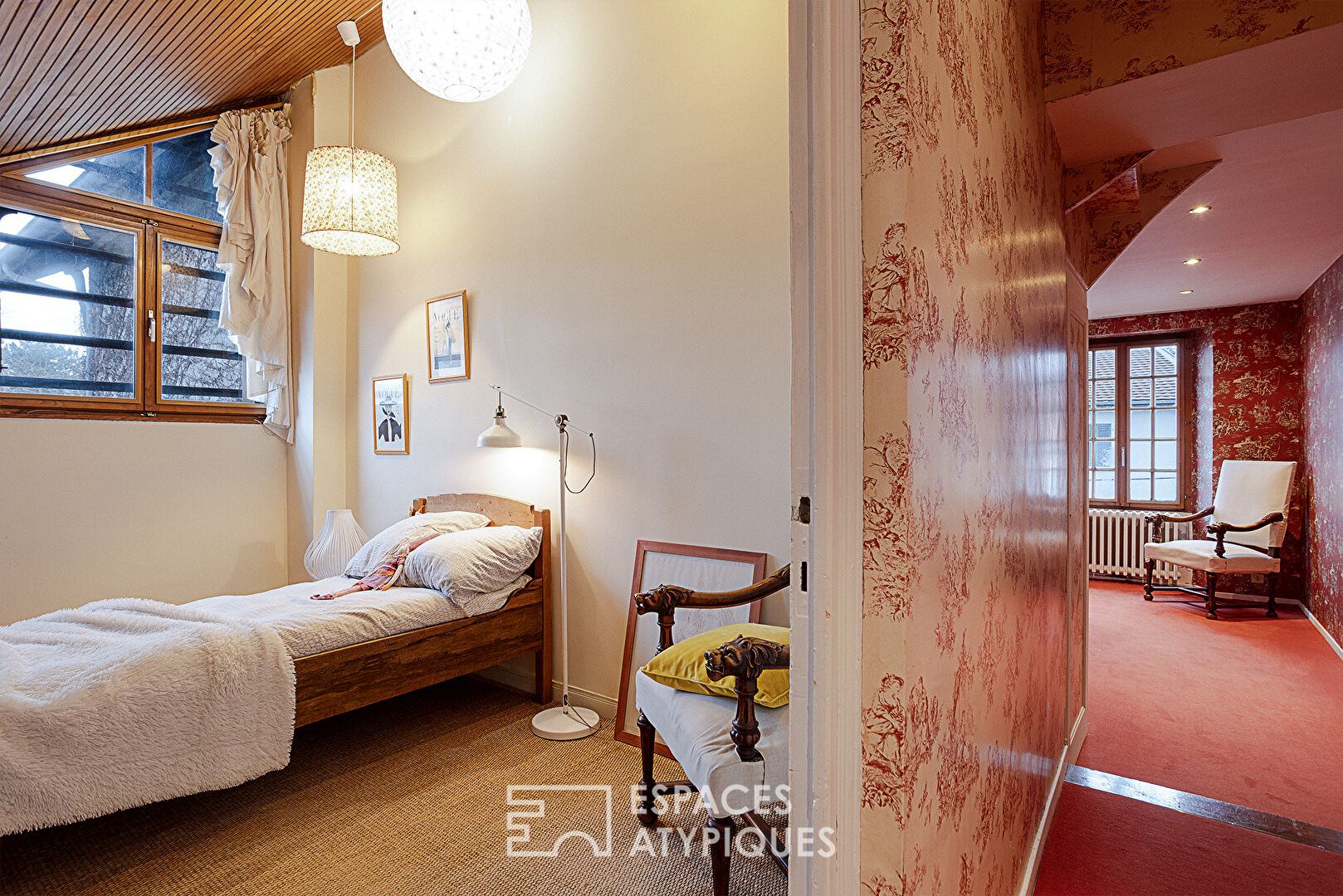 Ancienne demeure bénédictine du XIX siècle avec jardin et annexes