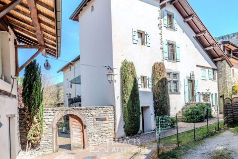 Château dépendances et piscine aux portes de Genève