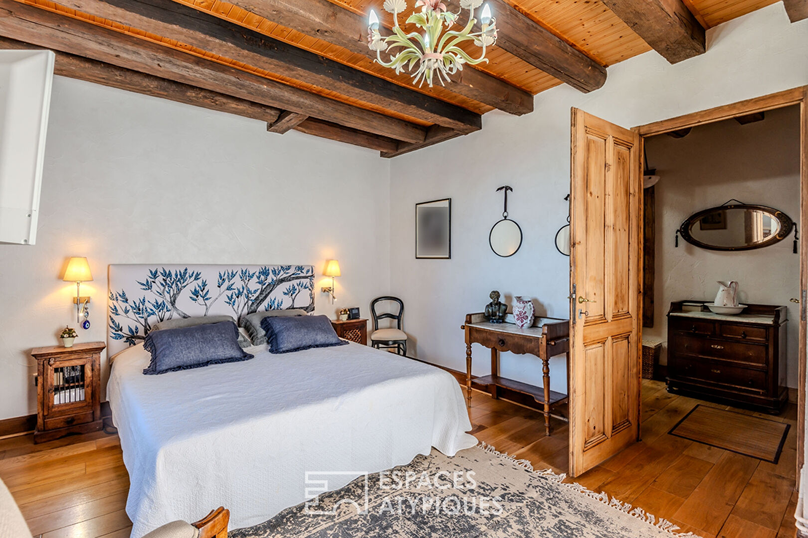 Château dépendances et piscine aux portes de Genève