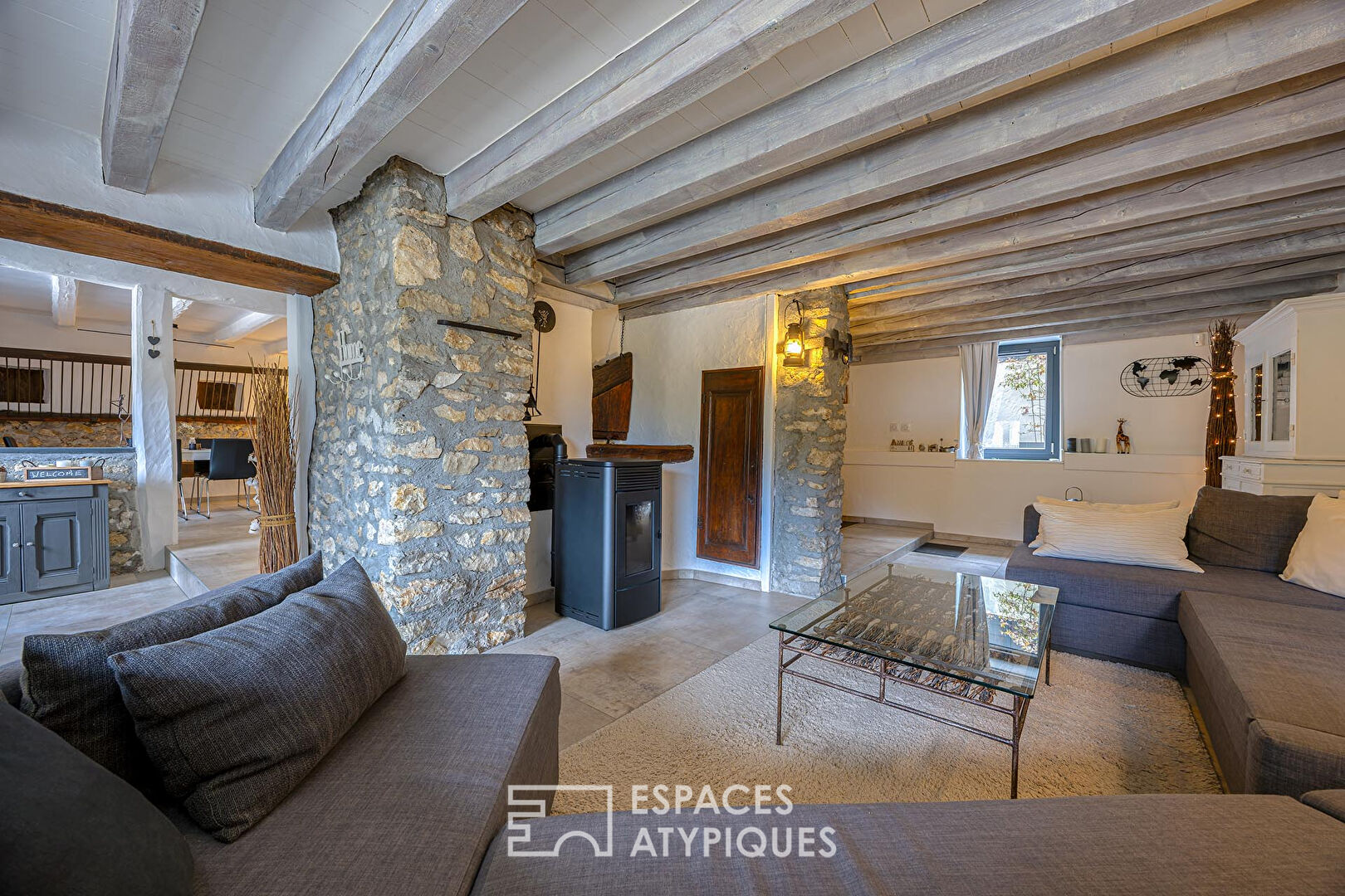 Ancienne grange entièrement rénovée avec vue