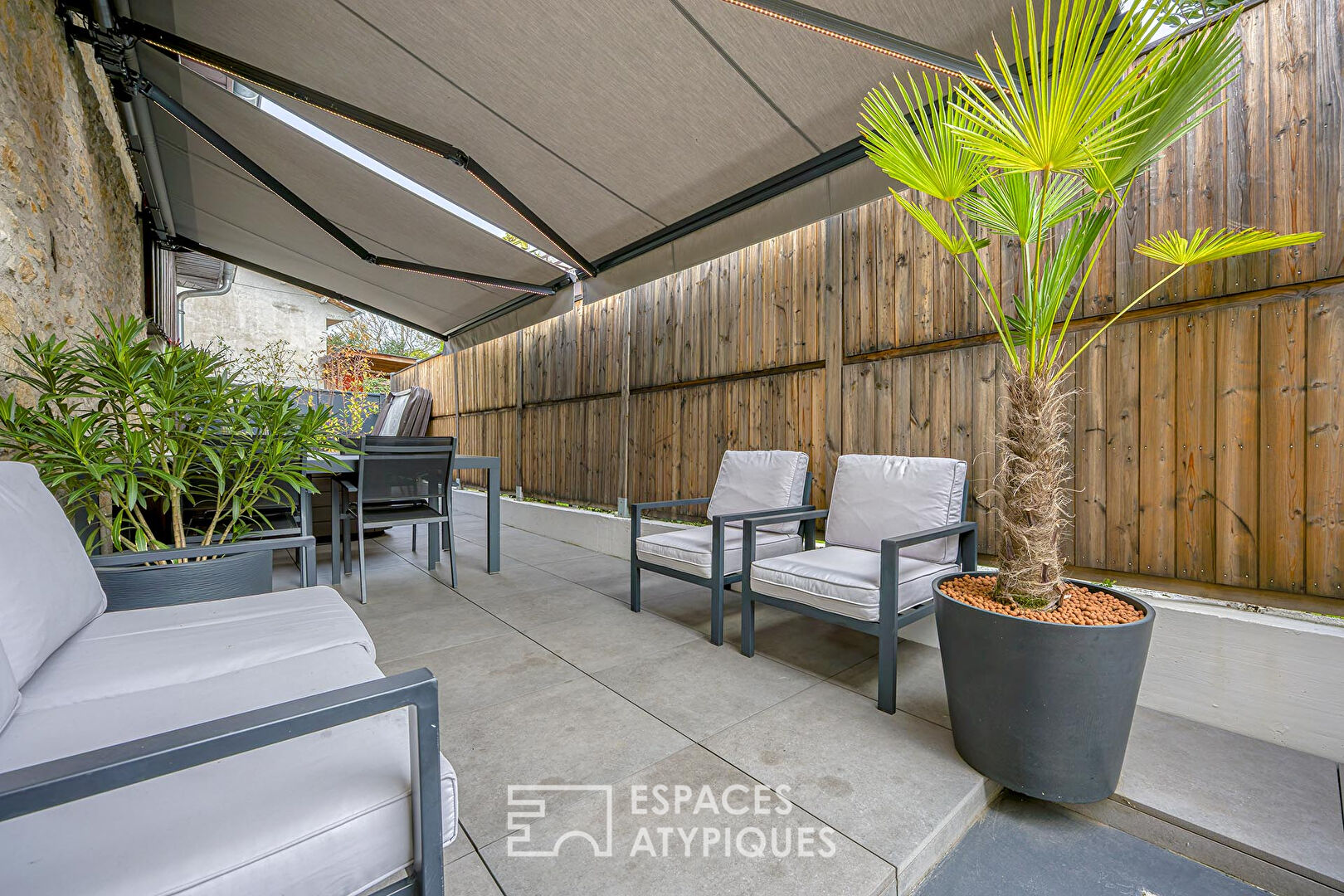 Ancienne grange entièrement rénovée avec vue