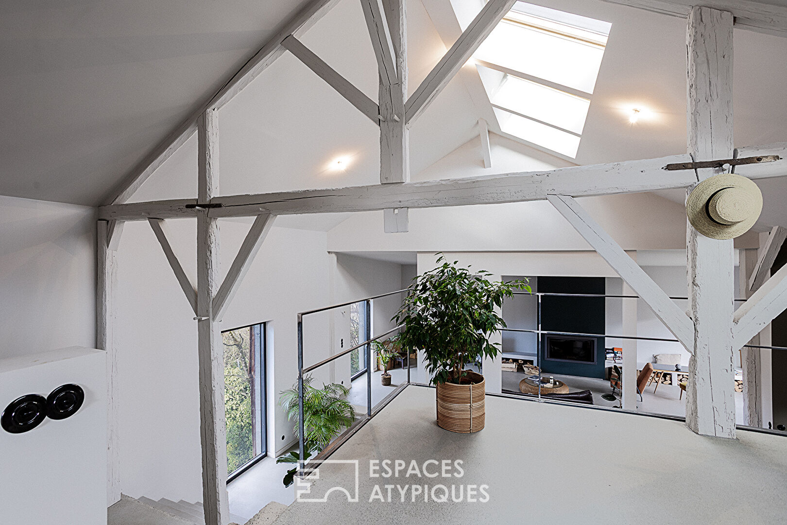 Maison loft réinventée dans une ancienne grange du XIXè siècle