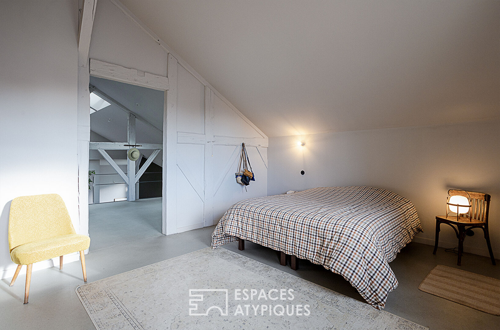 Maison loft réinventée dans une ancienne grange du XIXè siècle