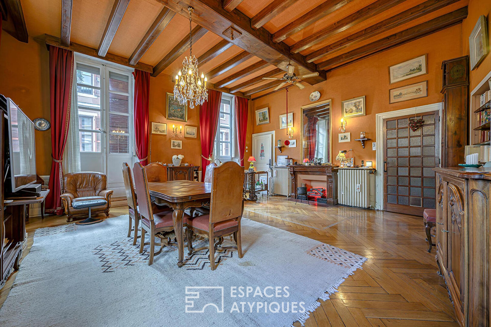 Vaste appartement à l&rsquo;élégance historique, au coeur de la ville