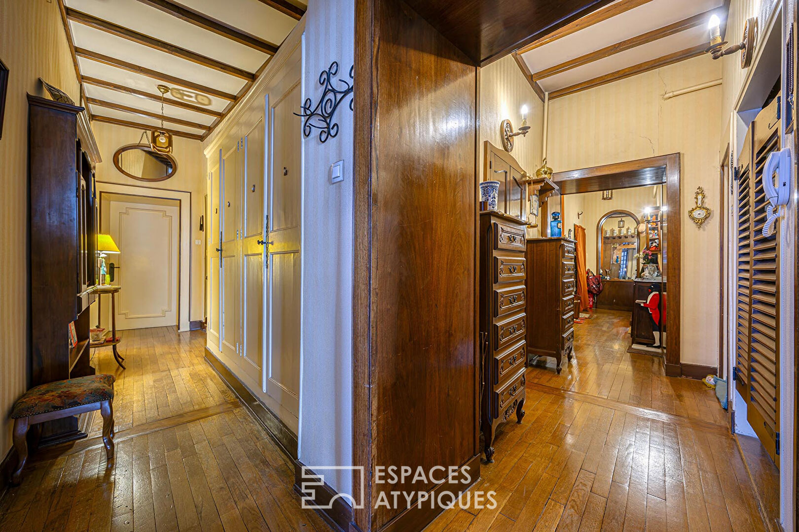 Vaste appartement à l&rsquo;élégance historique, au coeur de la ville