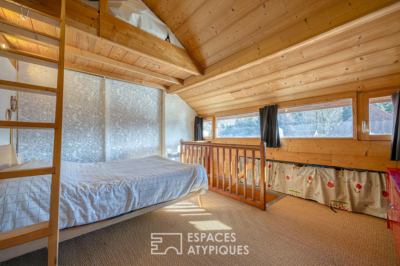 Duplex rénové sous les toits en coeur du village