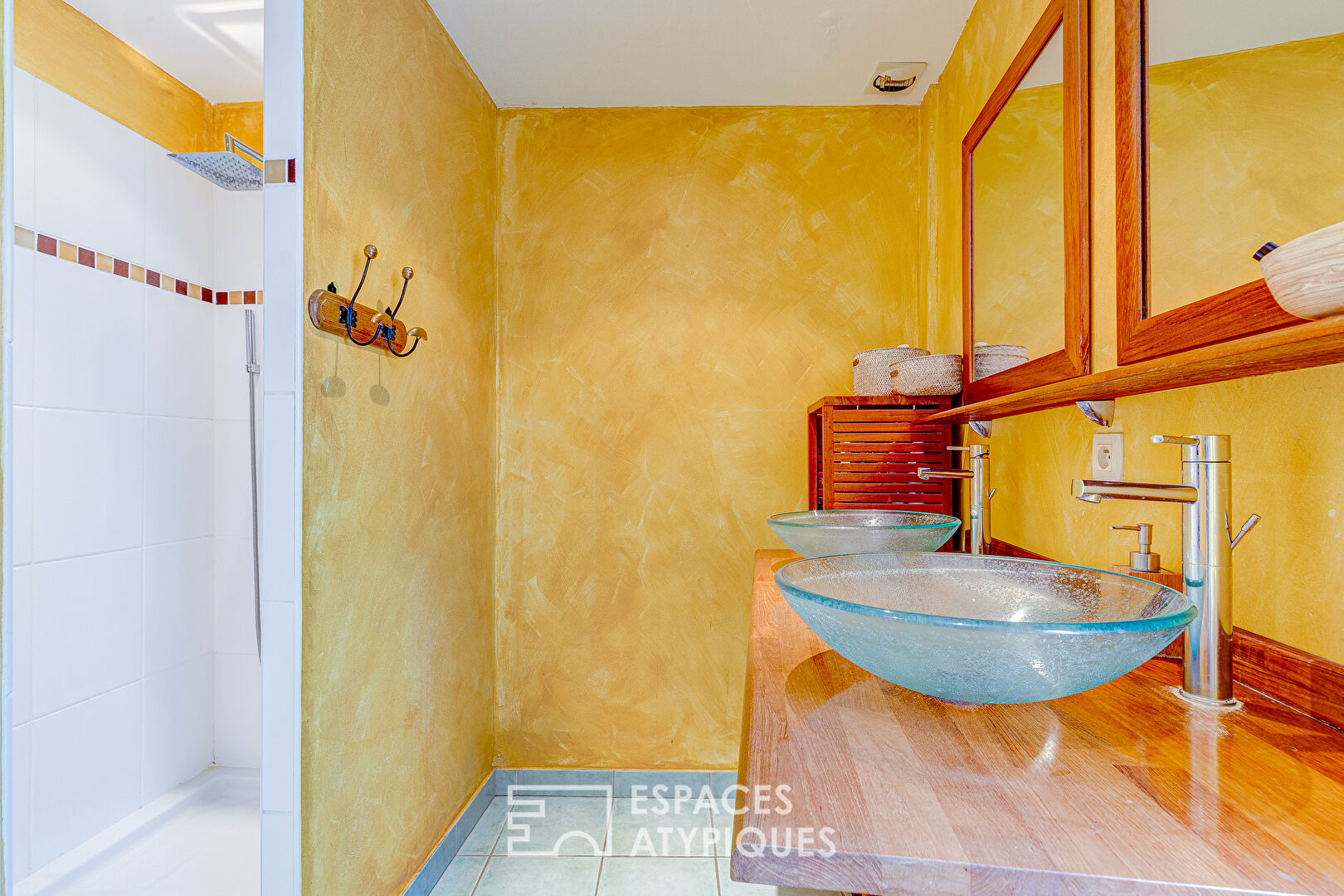 Ancienne grange à tabac rénovée avec jardin et source