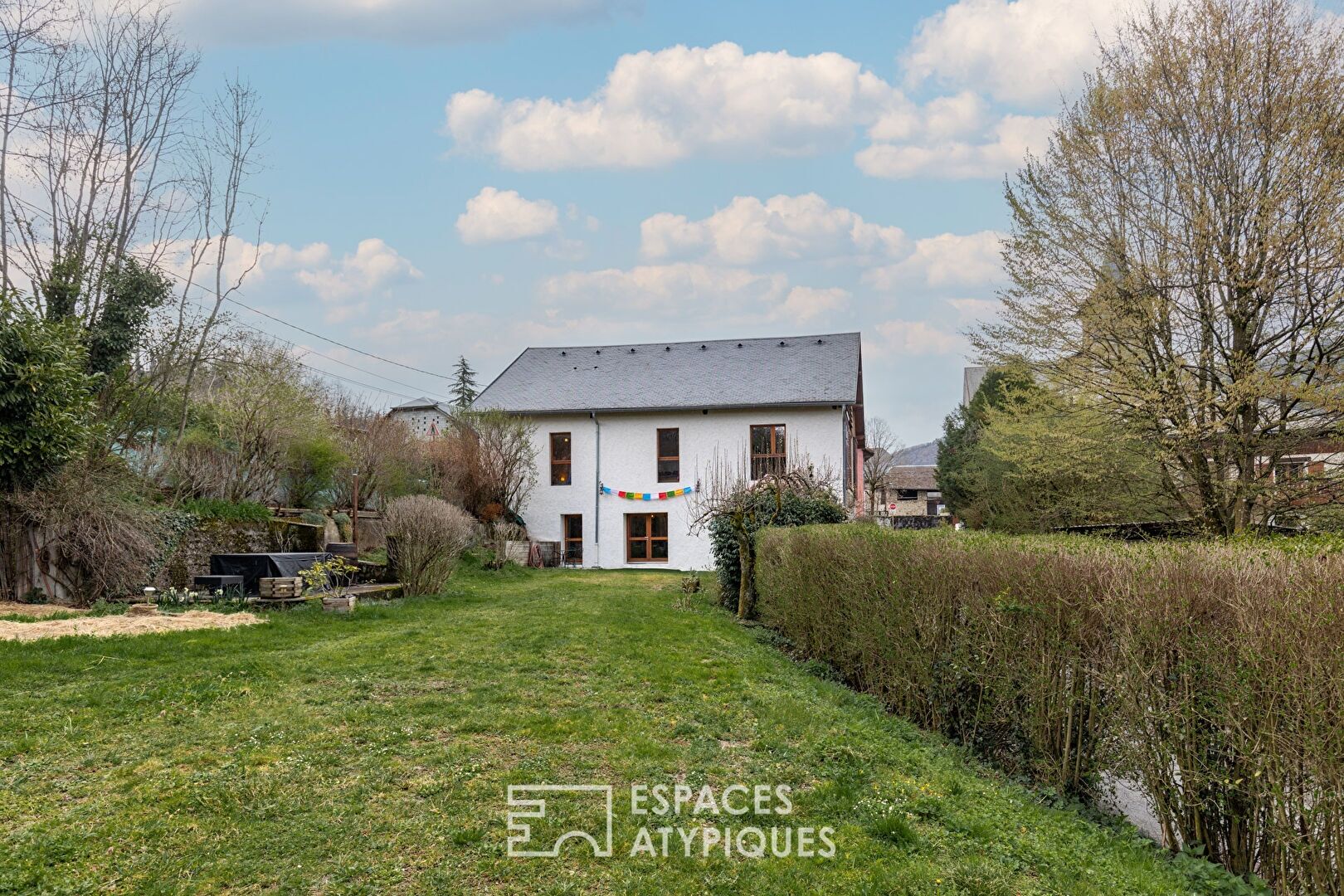Ancienne grange à tabac rénovée avec jardin et source