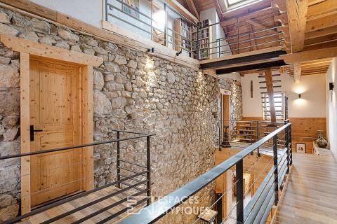 Ancienne ferme rénovée et son gite au coeur d&rsquo;un village alpin