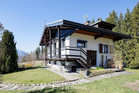 Chalet 70&rsquo;s rénové dans son écrin de verdure