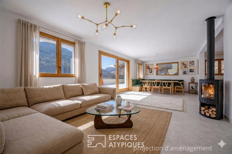 Chalet contemporain avec terrasse panoramique et vue montagne