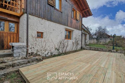 Maison aux allures de chalet avec dépendances