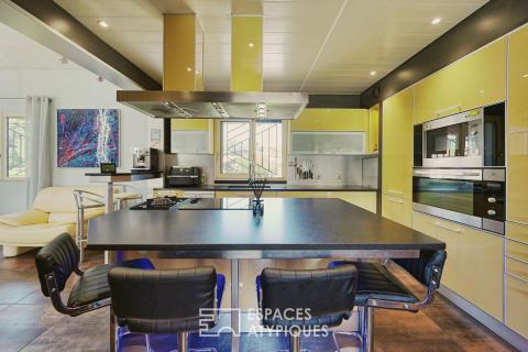 Maison contemporaine avec séjour cathédrale proche du lac