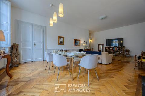 Appartement bourgeois à l&rsquo;esprit vintage et son éden suspendu