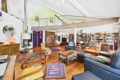 Exceptional top-floor property