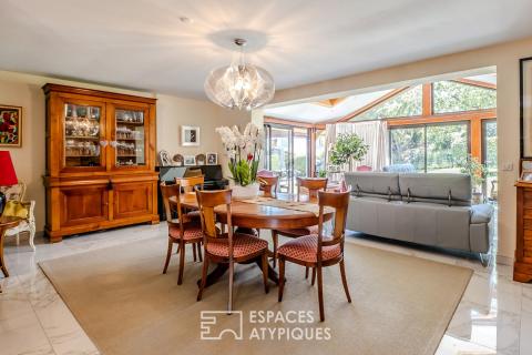 Villa familiale au coeur d&rsquo;un environnement arboré