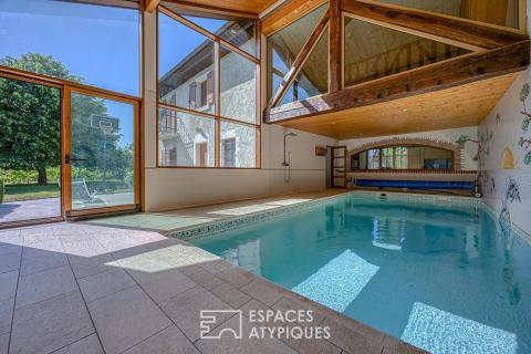 Ancien corps de ferme rénové avec piscine intérieure