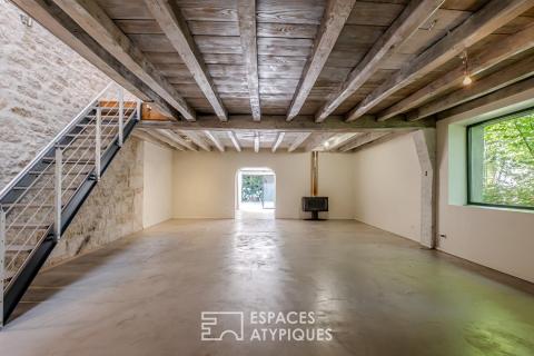 Ancien atelier forge du XVIIIème réinventé en loft contemporain