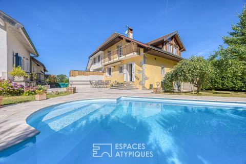Propriété de caractère avec piscine et vue sur les montagnes