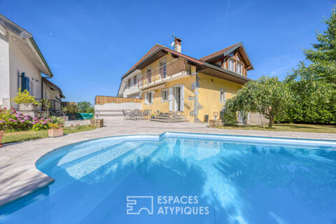 Elégante propriété avec piscine et vue sur les montagnes