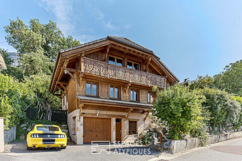 Chalet aux détails sculptés proche frontière Suisse