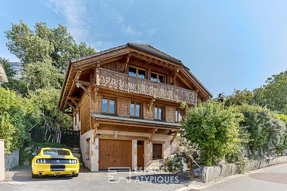 Chalet aux détails sculptés proche frontière Suisse