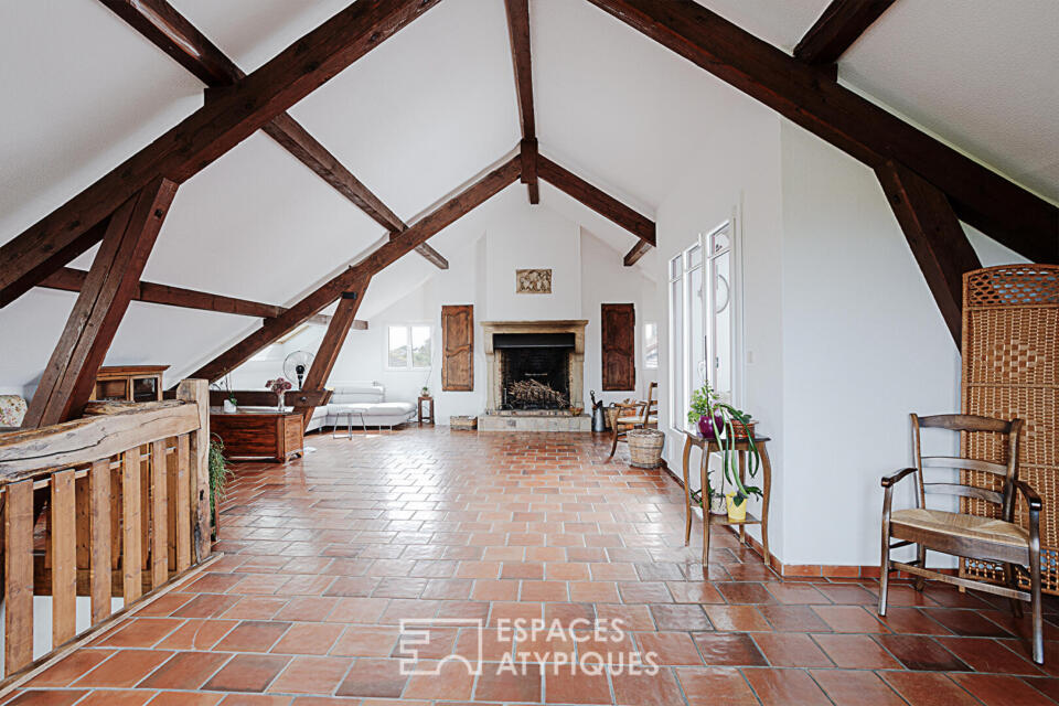 Maison de village aux volumes insoupçonnés et esprit loft sous les toits