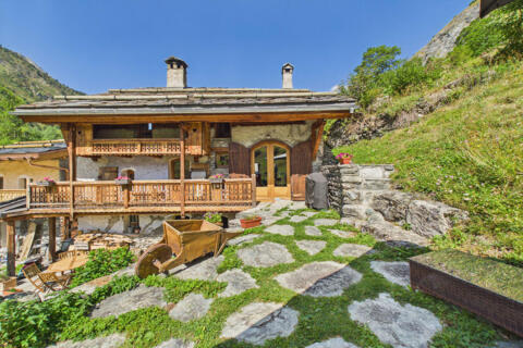 Chalet authentique avec vue panoramique sur les sommets