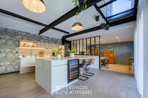 Maison contemporaine avec garage double et place de stationnement