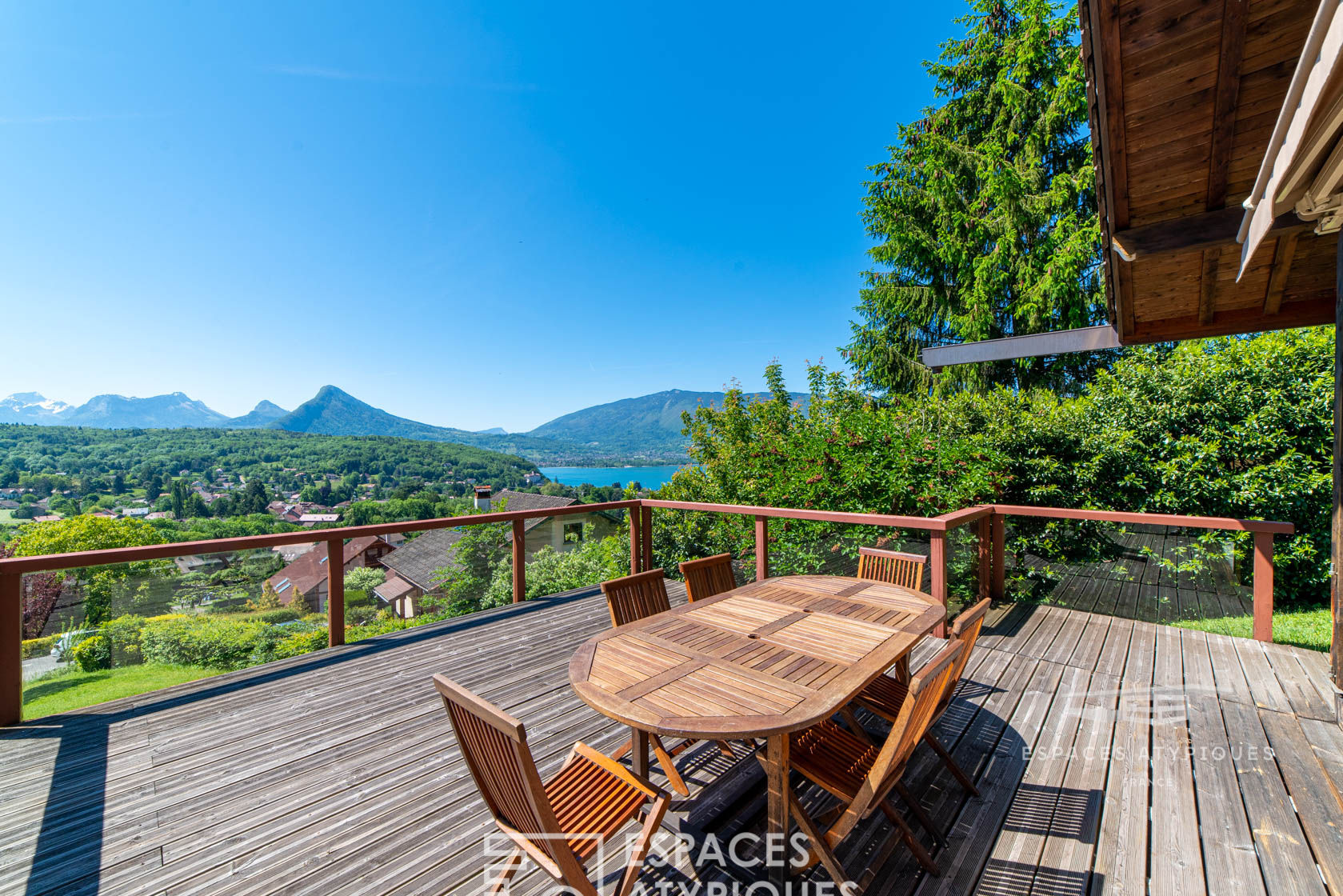 Maison avec piscine, vue lac, montagnes & château